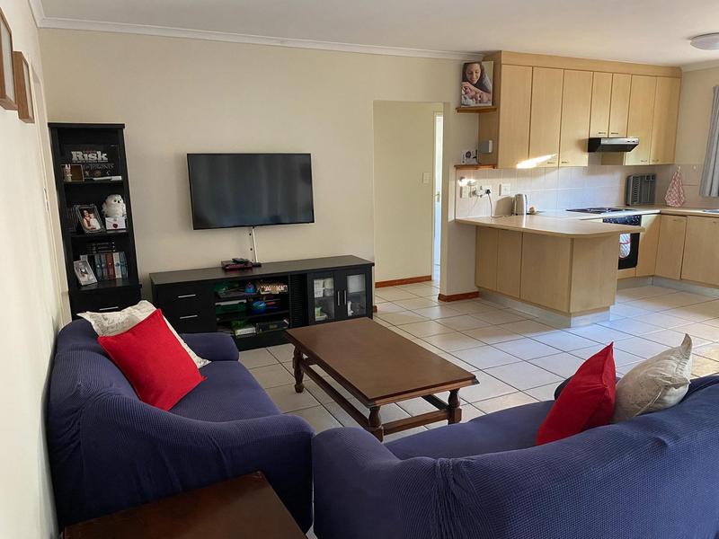 2 Bedroom Property for Sale in Uitzicht Western Cape